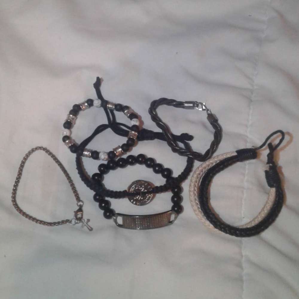 Black and white wrist bracelet set